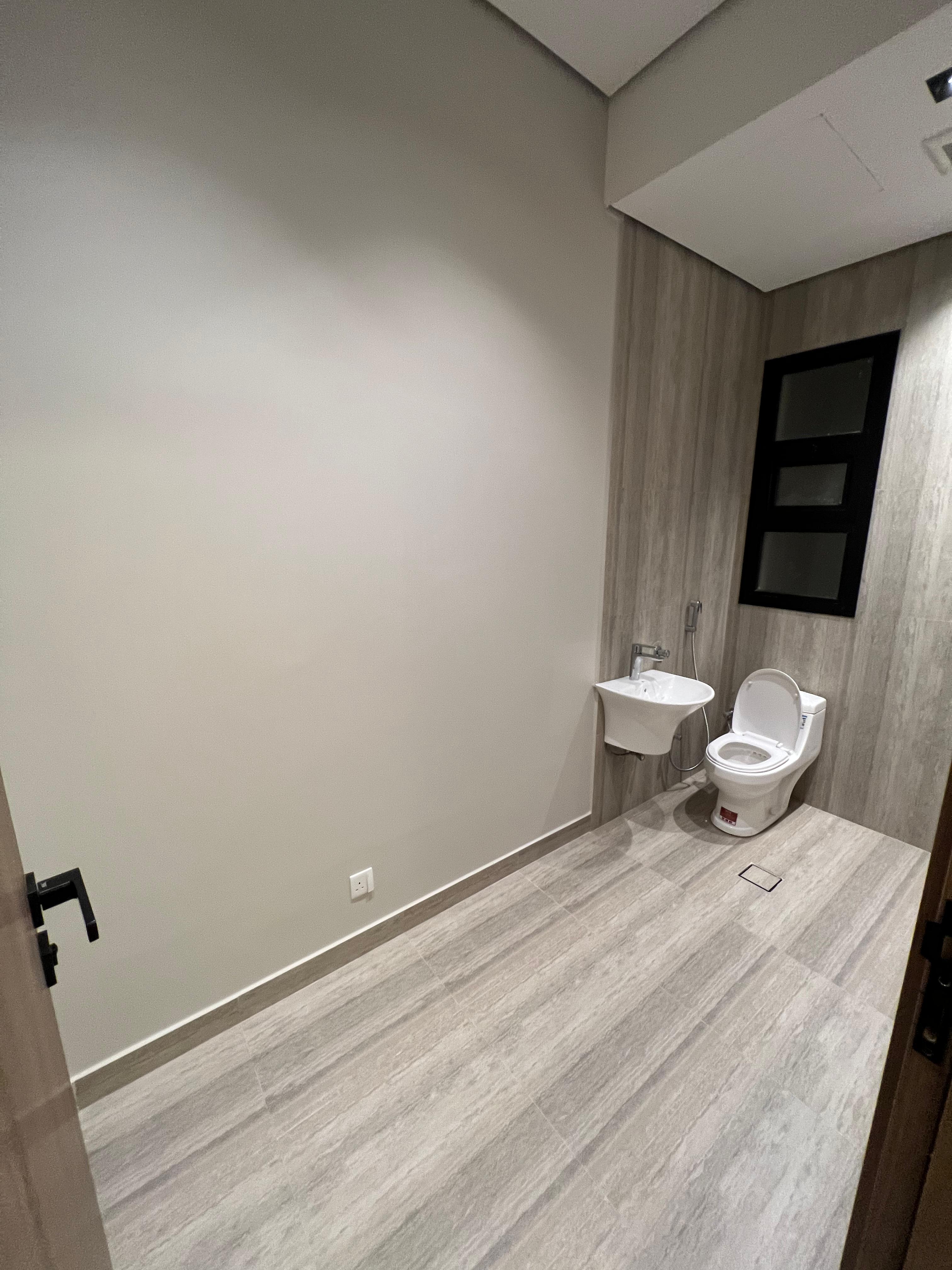 **Luxury Apartment for Rent in King Fahd District - Ground Floor** 🏡